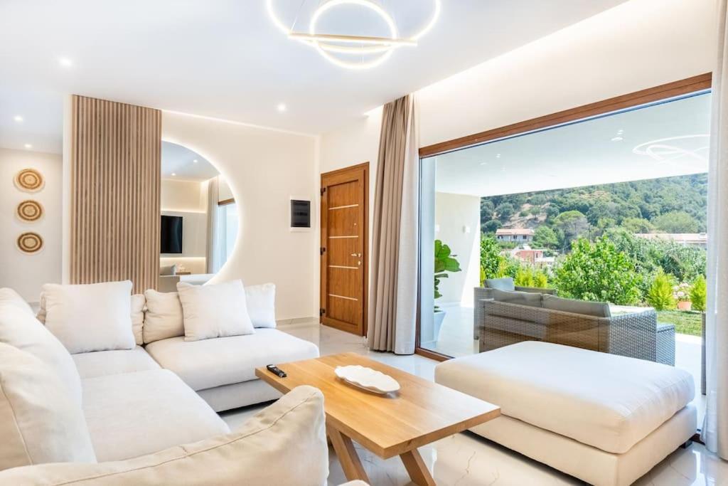 Vasillis-heated Swimming Pool With Infinity View Villa Vitaládes