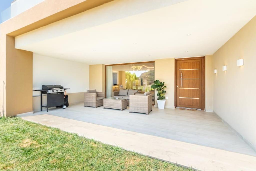 Vasillis-heated Swimming Pool With Infinity View Вилла Виталадес